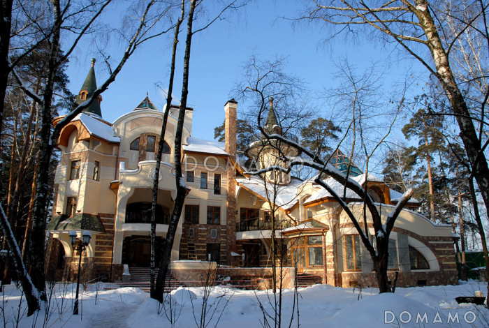 Проект коттеджа с бассейном и зимним садом в стиле северного модерна