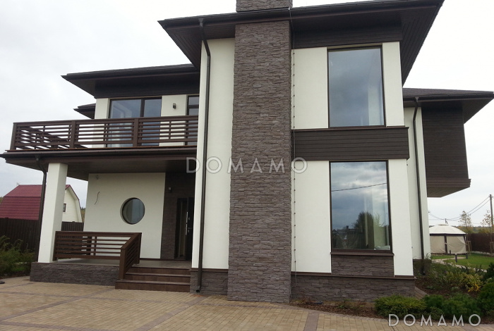 Проект двухэтажного каркасного дома с большими окнами