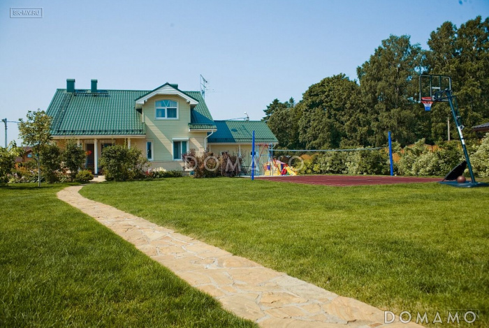 Проект каркасного дома с навесом для двух машин и крытой террасой