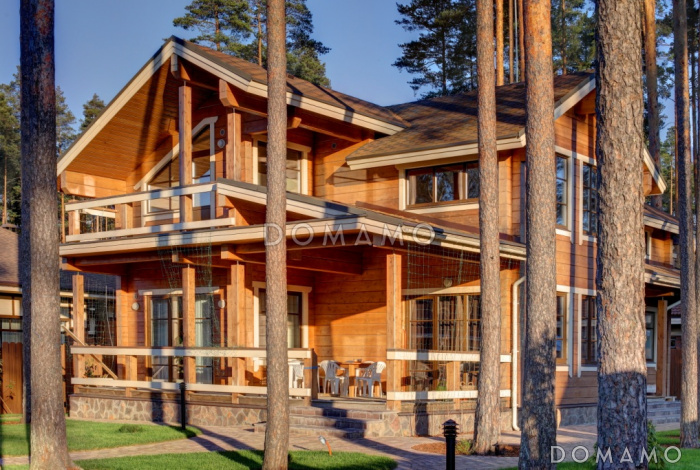 Проект двухэтажного дома из клееного бруса с двумя гостевыми комнатами на первом этаже