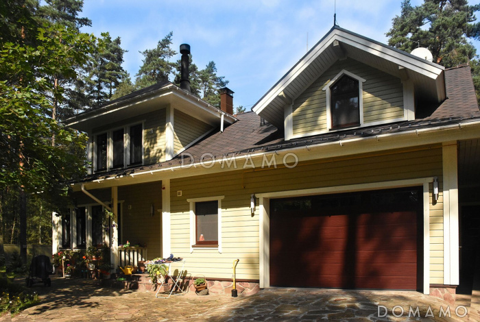 Проект каркасного дома с местом для трех авто