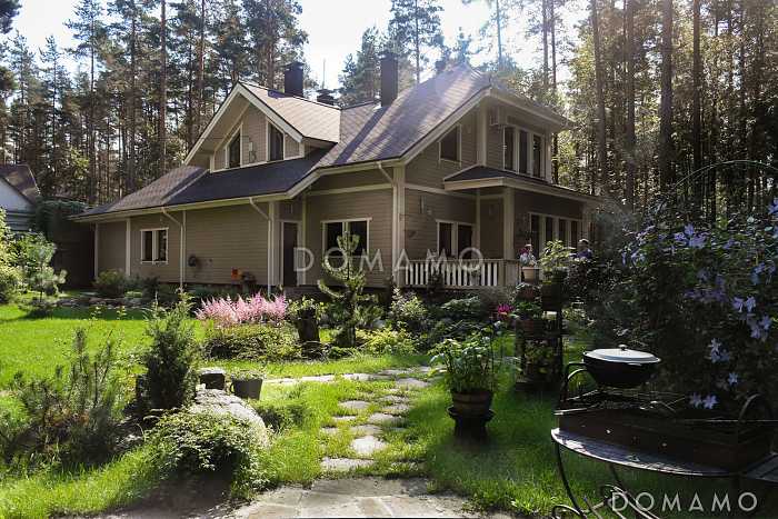 Проект каркасного дома с местом для трех авто