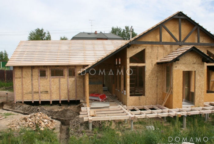 Проект большого усадебного дома с парадной гостиной, тремя спальнями и приватной зоной хозяев