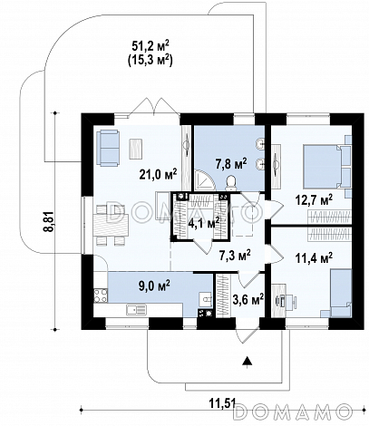 Проект компактного одноэтажного дома из кирпича с двумя спальнями и большой угловой открытой террасой / План 1 этажа