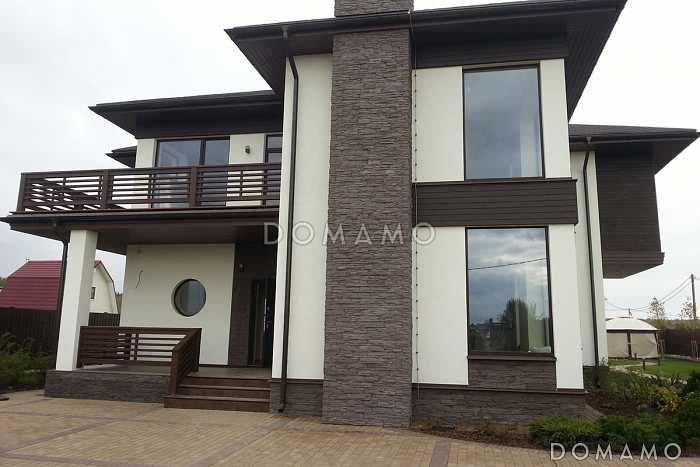 Проект двухэтажного дома из пеноблоков с большими окнами