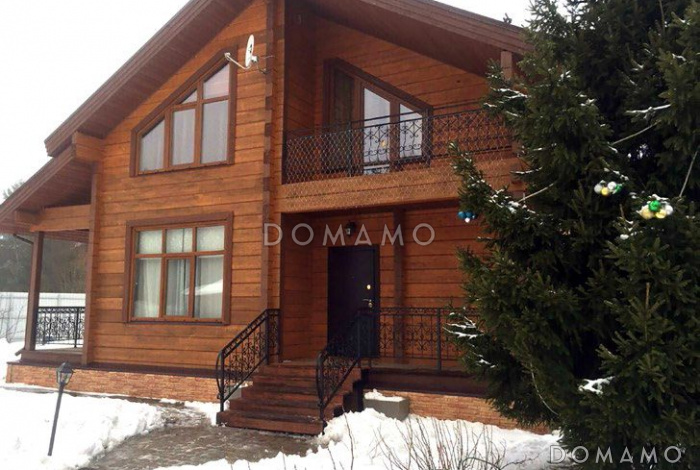 Проект деревянного дома из клееного бруса с гостинной на втором этаже