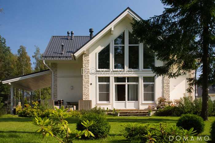 Проект дома из газобетона с навесом для машины