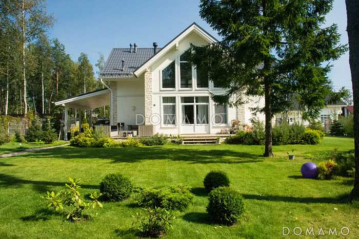 Проект каркасного дома с навесом для машины