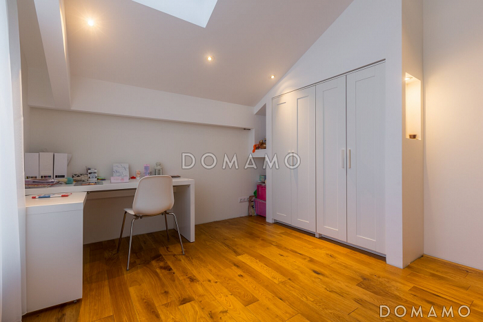 Проект двухэтажного дома из газобетона с 5 спальнями, сауной и большим балконом