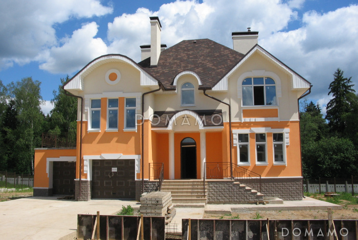 Проект коттеджа с встроенным гаражом