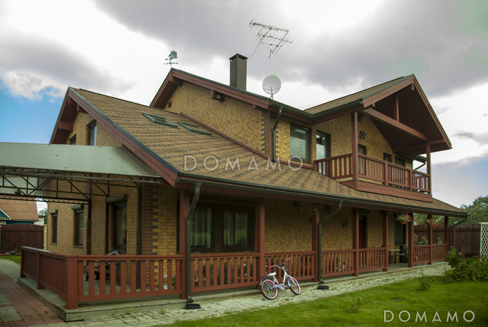 Проект комфортабельного каркасного дома с просторной кухней и вторым светом