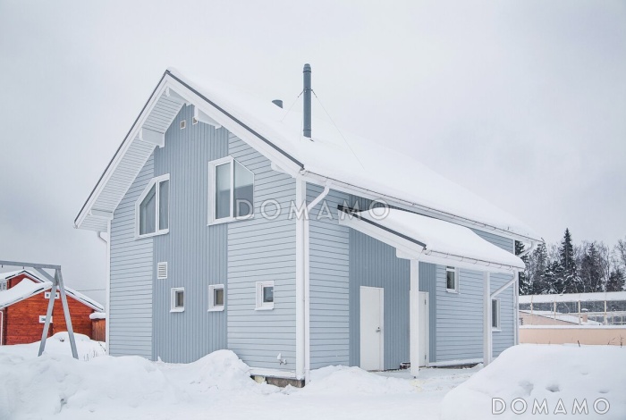 Проект скандинавского коттеджа с 4 спальнями, светлой гостиной и крытой террасой